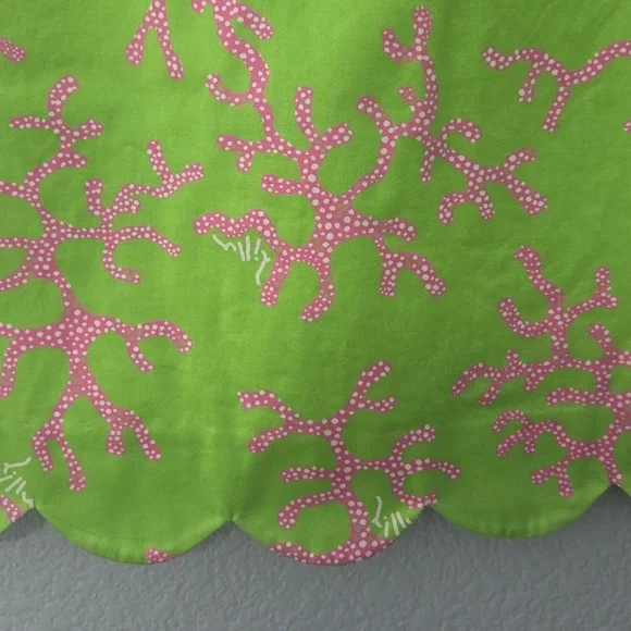 LILLY PULITZER Tropper Mini Skirt Sz 10 Pink Polka Dot Coral On Green Scalloped - Picture 7 of 10
